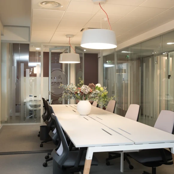 Bureau privé 9 m² 1 poste Coworking Cour du Havre Paris 75008 - photo 1