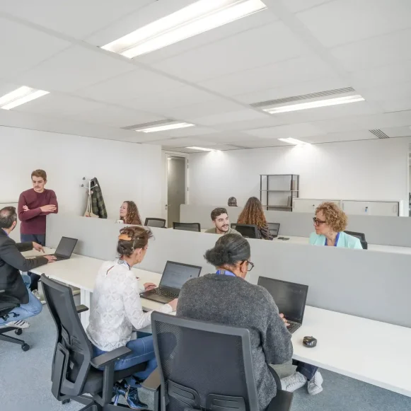 Bureau privé 45 m² 11 postes Coworking Rue Philidor Paris 75020 - photo 1