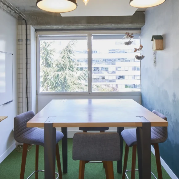 Bureau privé 12 m² 3 postes Coworking Rue Camille Desmoulins Issy-les-Moulineaux 92130 - photo 4