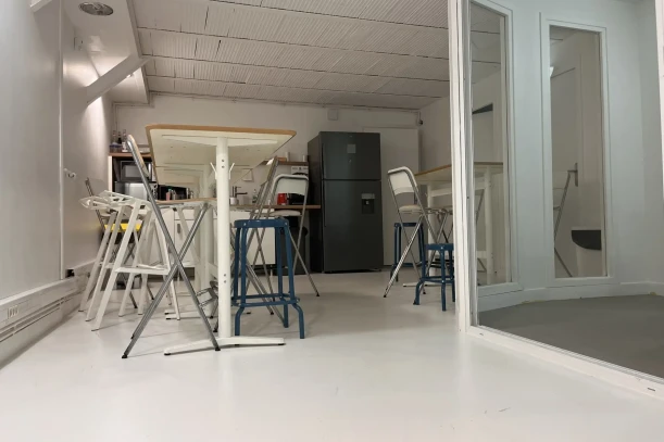 Open Space - 75011 - 10 postes - 330€