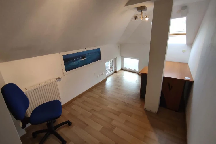 Espace indépendant - 92240 - 12 postes - 2000€