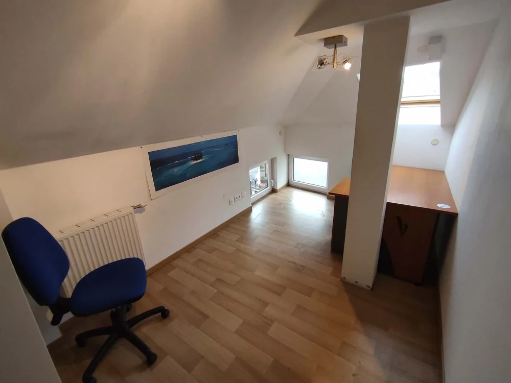 Espace indépendant - 92240 - 12 postes - 2000€