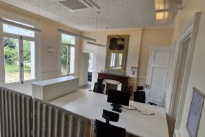 Open Space - 37000 - 4 postes - 260€