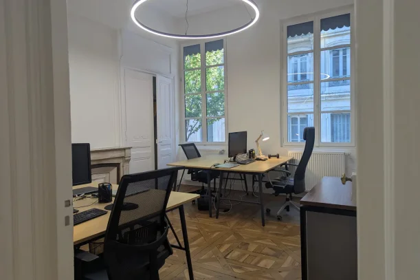 Bureau privé - 69002 - 5 postes - 1750€