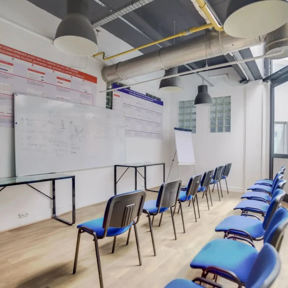 Bureau privé 25 m² 6 postes Coworking Rue Rabelais Montreuil 93100 - photo 1