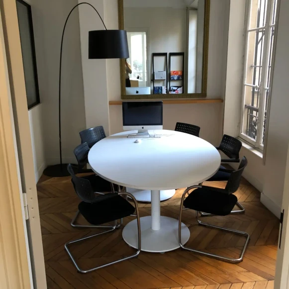 Bureau privé 24 m² 4 postes Coworking Rue Réaumur Paris 75003 - photo 3