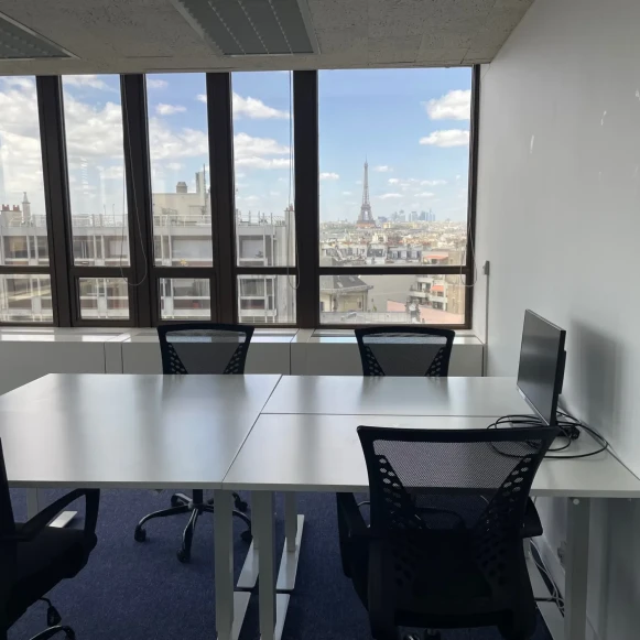 Bureau privé 28 m² 8 postes Coworking Rue de l'Arrivée Paris 75015 - photo 1