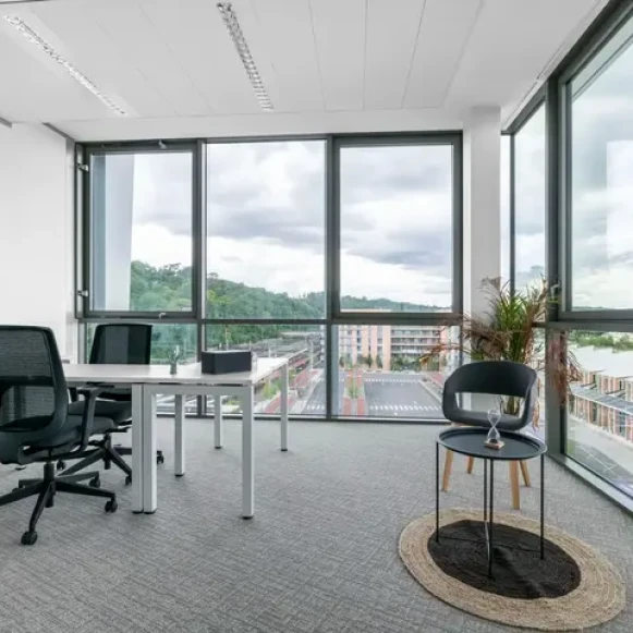 Bureau privé 6 m² 1 poste Coworking Parvis Colonel Arnaud Beltrame Versailles 78000 - photo 7