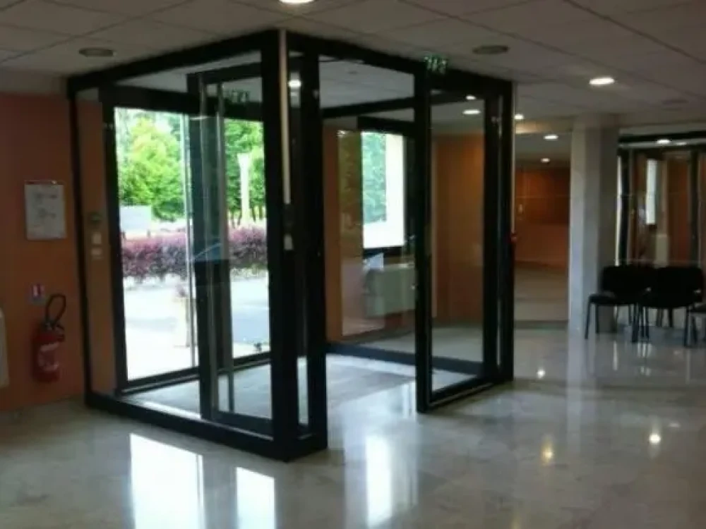 Open Space - 91190 - 14 postes - 250€