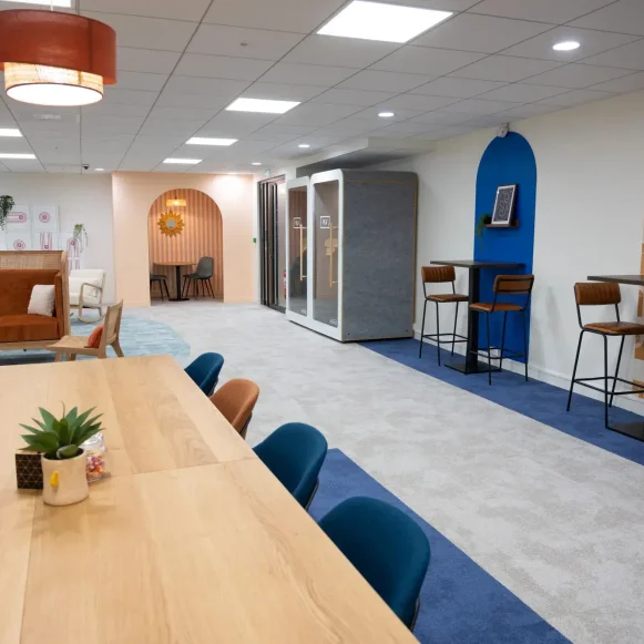 Bureau privé 7 m² 2 postes Coworking Terrasse Boieldieu Puteaux 92800 - photo 4