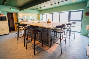 Bureau privé - 42100 - 2 postes - 425€