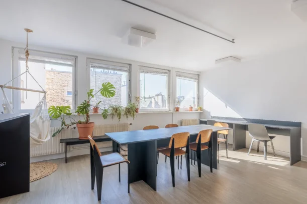 Espace indépendant - 75010 - 12 postes - 2970€