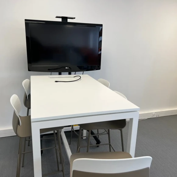 Bureau privé 69 m² 10 postes Coworking Rue Jacqueline Auriol Guyancourt 78280 - photo 18