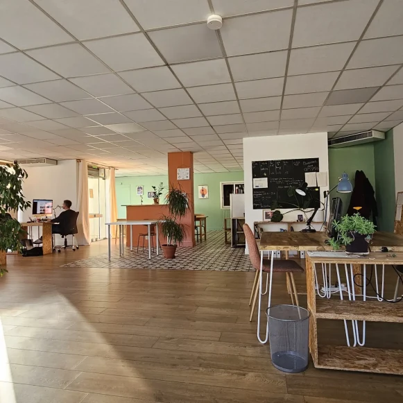 Open Space  10 postes Location bureau Rue Jean de la Fontaine La Roche-Bernard 56130 - photo 2