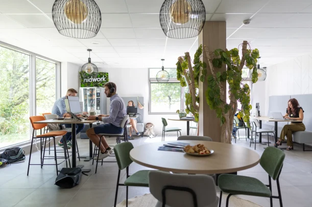 Open Space - 74650 - 10 postes - 200€