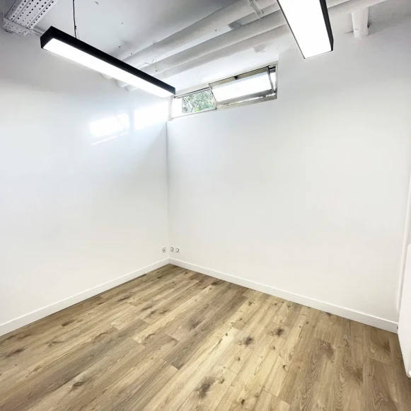 Bureau privé 9 m² 2 postes Coworking Avenue Pasteur Montreuil 93100 - photo 4