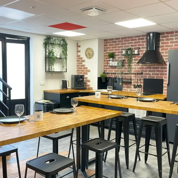 Bureau privé 18 m² 3 postes Location bureau Place Michelet Tours 37000 - photo 8