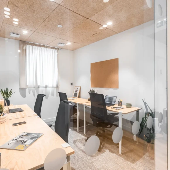 Bureau privé 12 m² 3 postes Coworking Rue Haxo Marseille 13001 - photo 3