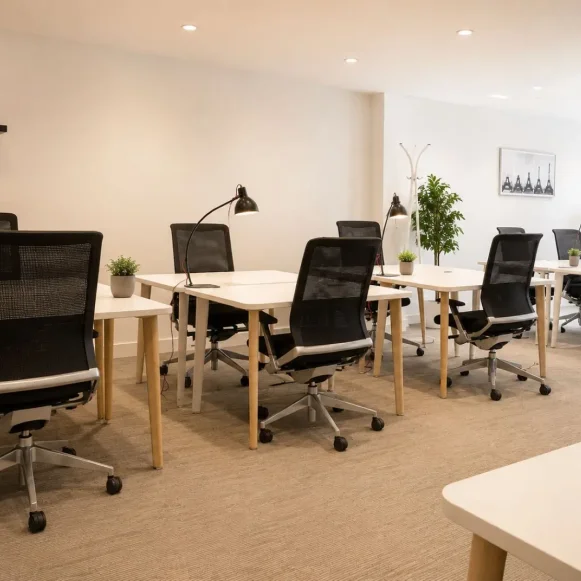 Bureau privé 42 m² 10 postes Coworking Rue de Rouvray Neuilly-sur-Seine 92200 - photo 1