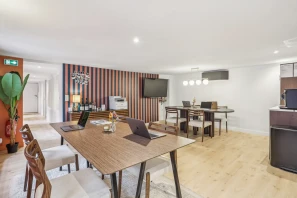 Espace indépendant - 75002 - 16 postes - 7600€