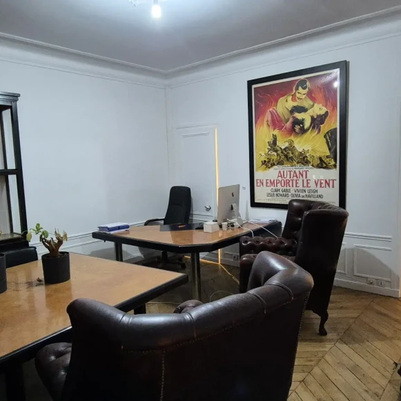 Bureau privé 25 m² 6 postes Location bureau Rue Washington Paris 75008 - photo 1