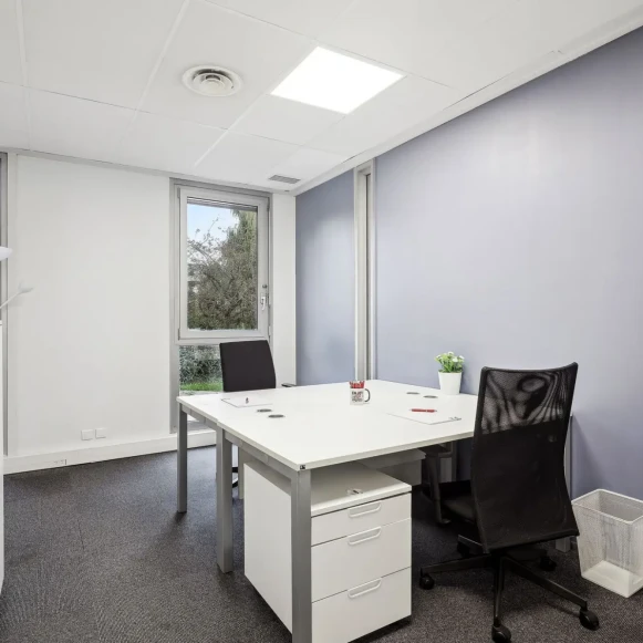 Bureau privé 14 m² 2 postes Coworking Rue des Frères Caudron Vélizy-Villacoublay 78140 - photo 1