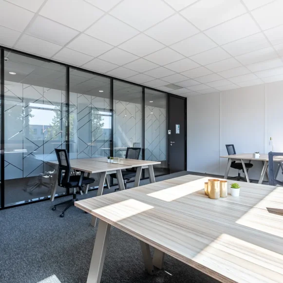Bureau privé 23 m² 6 postes Coworking Rue Jean Walter Lille 59000 - photo 1