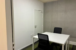 Bureau privé - 49000 - 2 postes - 361€