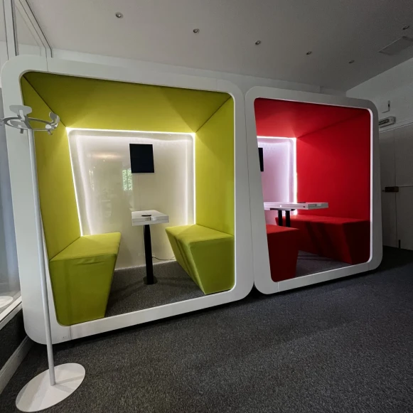 Bureau privé 15 m² 6 postes Location bureau Avenue des États Unis Versailles 78000 - photo 4