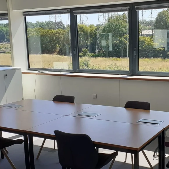 Bureau privé 25 m² 8 postes Coworking Voie de la Cardon Palaiseau 91120 - photo 1