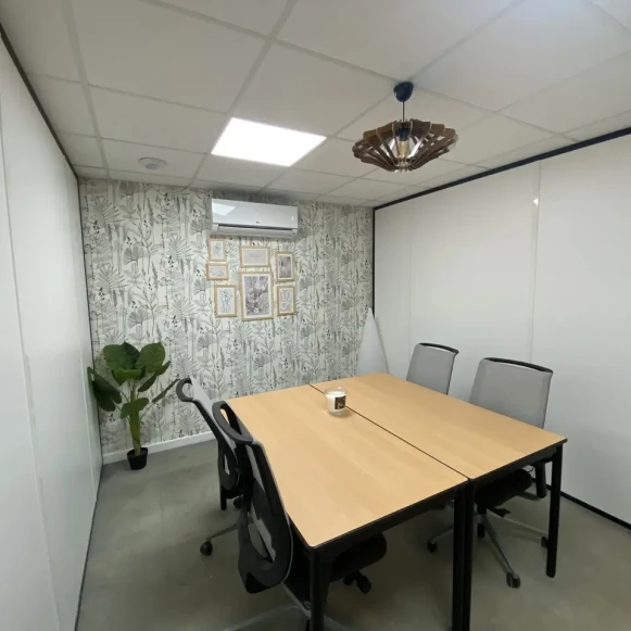 Bureau privé 12 m² 4 postes Coworking Rue Henri de Châtelier Pessac 33600 - photo 2