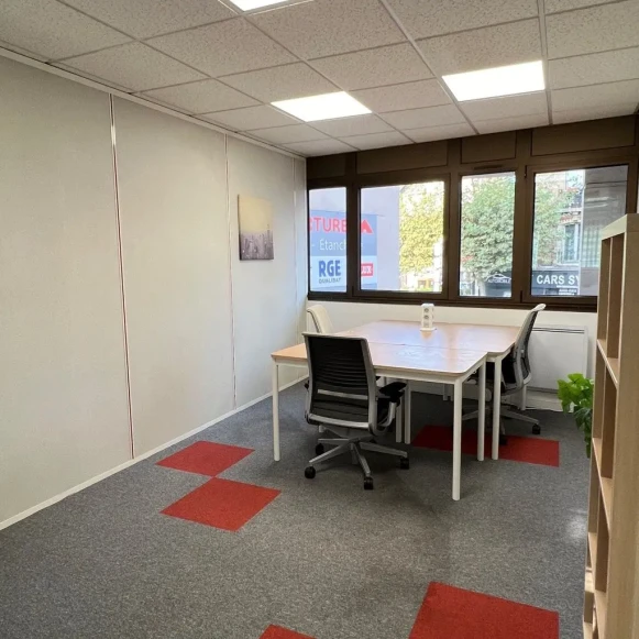 Bureau privé 15 m² 4 postes Location bureau Avenue Marceau Courbevoie 92400 - photo 1