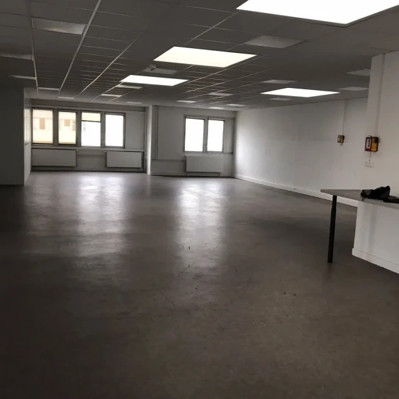 Espace indépendant 312 m² 40 postes Coworking Rue d'Aubervilliers Paris 75018 - photo 3