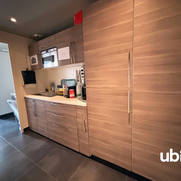 Bureau privé 18 m² 4 postes Location bureau Rue Pasquier Paris 75008 - photo 13
