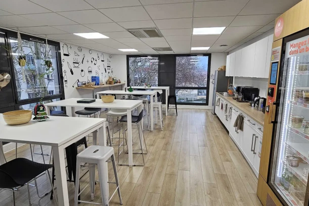 Open Space - 69009 - 6 postes - 1200€