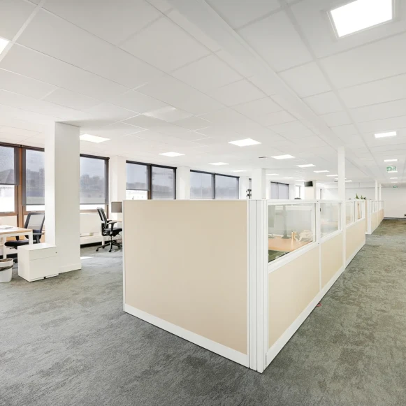 Bureau privé 53 m² 16 postes Coworking Rue Royale Saint-Cloud 92210 - photo 2