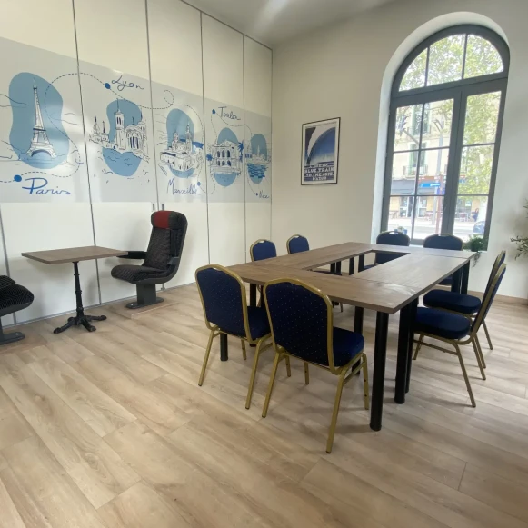 Bureau privé 25 m² 6 postes Coworking Place de la Gare Aix-en-Provence 13100 - photo 5