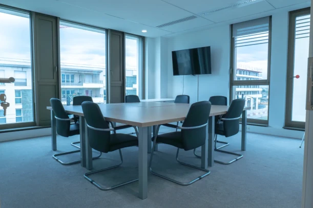 Open Space - 92290 - 12 postes - 320€