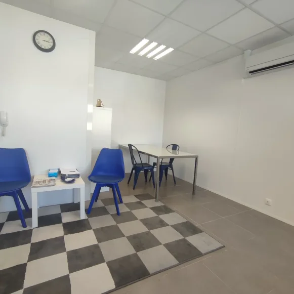 Bureau privé 39 m² 7 postes Coworking Route de Berre Aix-en-Provence 13090 - photo 3