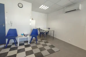 Bureau privé - 13090 - 7 postes - 850€