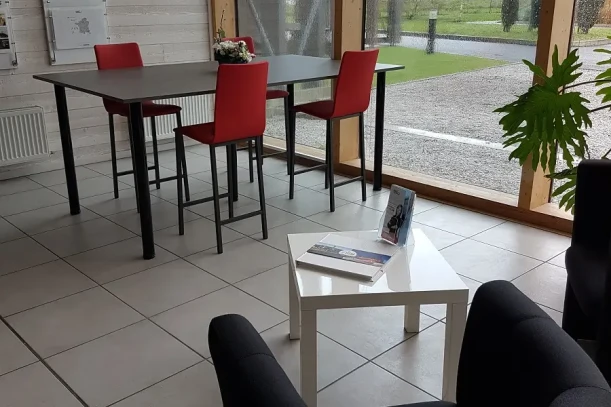 Open Space - 81150 - 1 poste - 200€