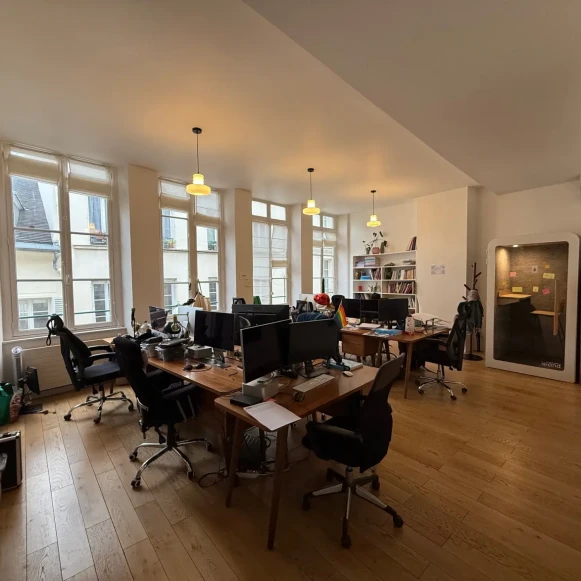 Bureau privé 70 m² 10 postes Location bureau Rue Chapon Paris 75003 - photo 1