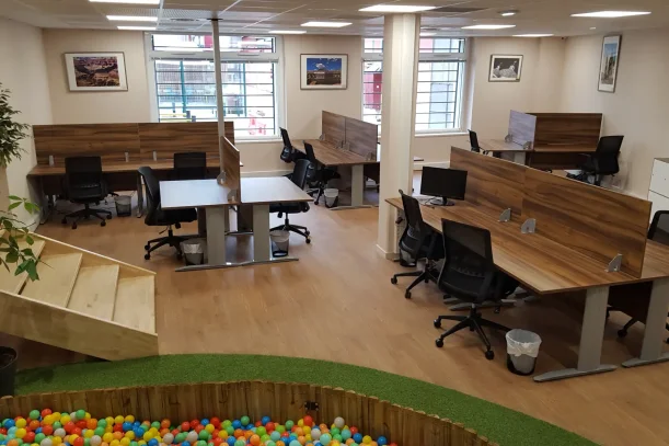 Open Space - 69400 - 30 postes - 220€