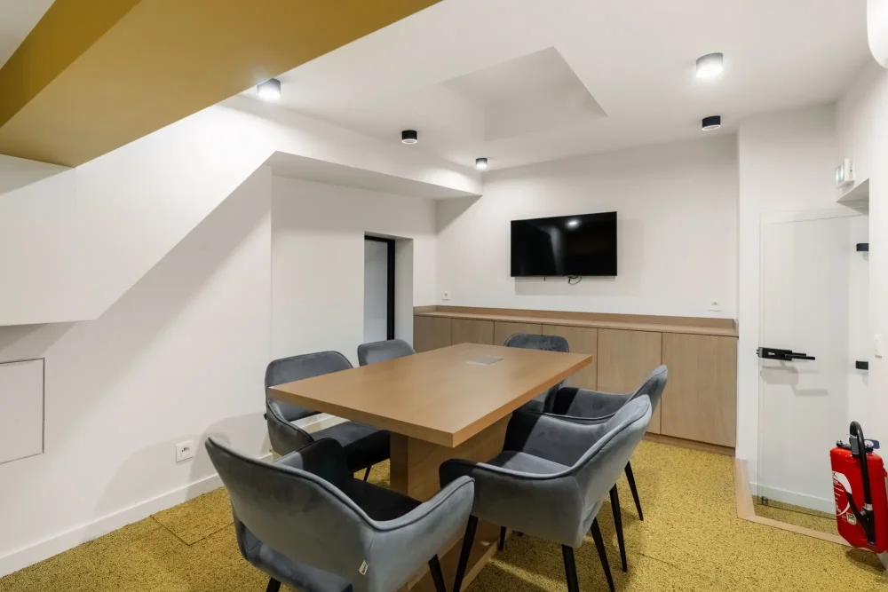 Espace indépendant - 75010 - 17 postes - 24780€