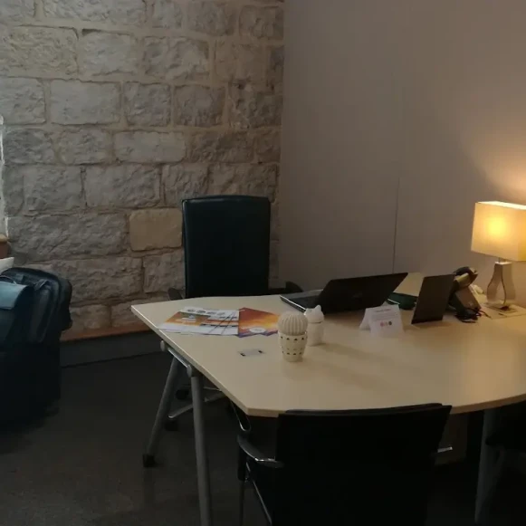 Bureau privé 4 m² 1 poste Location bureau Place de la Joliette Marseille 13002 - photo 12