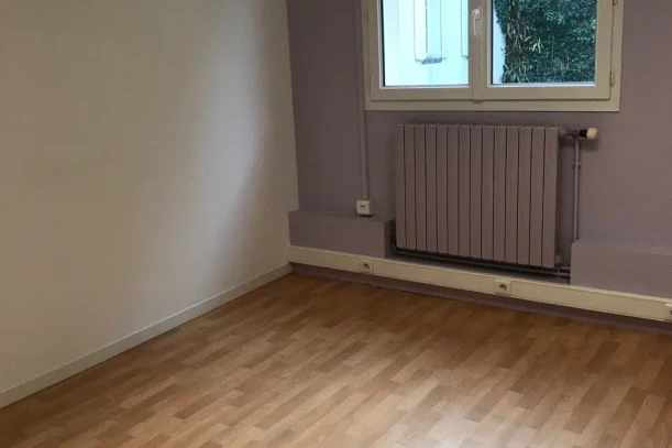 Bureau privé - 50000 - 1 poste - 300€