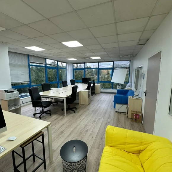 Open Space  8 postes Location bureau Rue Auguste Delaune Villejuif 94800 - photo 3