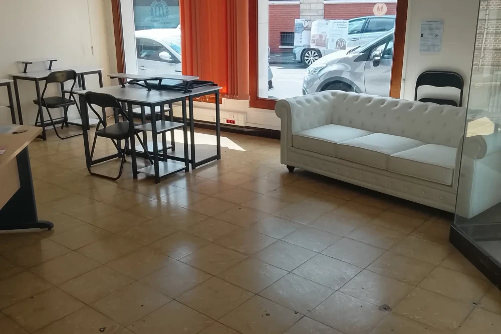 Bureau privé - 76390 - 1 poste - 405€