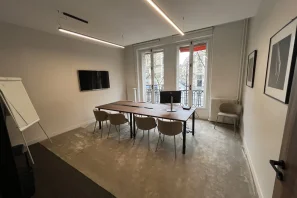 Open Space - 75007 - 3 postes - 900€