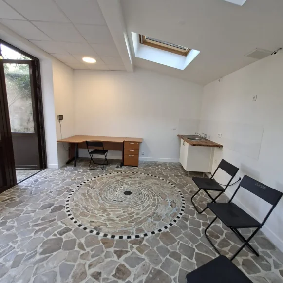Bureau privé 25 m² 5 postes Location bureau Boulevard de Vincennes Fontenay-sous-Bois 94120 - photo 1
